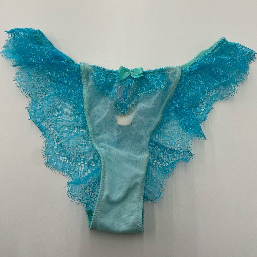 NWT Victoria’s Secret Lace Panty- Size S
